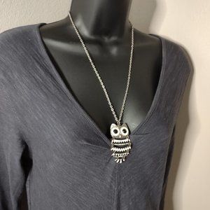 Cute Silver Tone Black And White Dangling Owl Necklace Adjustable 23 - 25.5 Inch